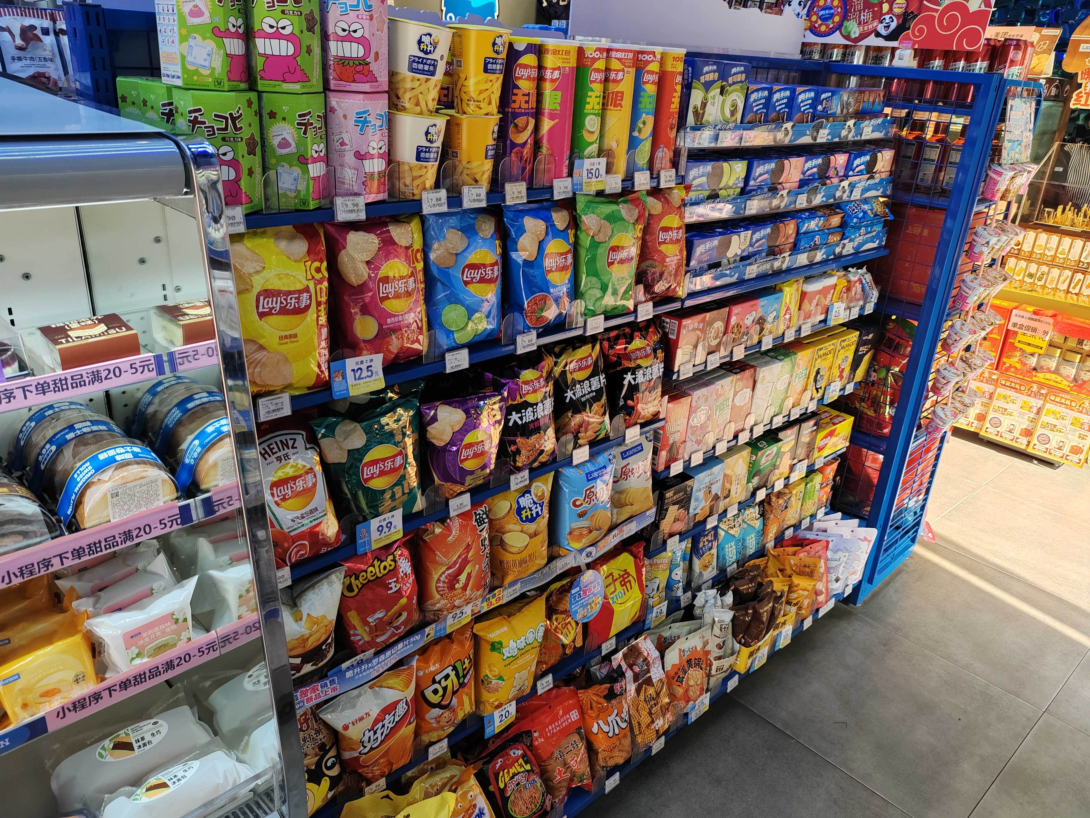 社区老店整改后零食区层级陈列